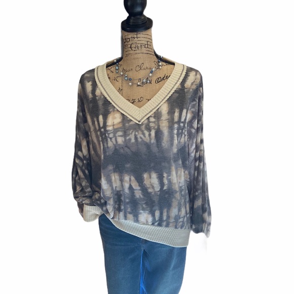 White birch v-neck multicolored long sleeved top - Picture 1 of 8